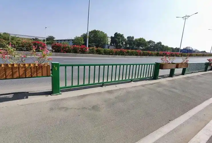 广东深圳​市政道路隔离护栏港式甲型护栏街道人行道栏杆