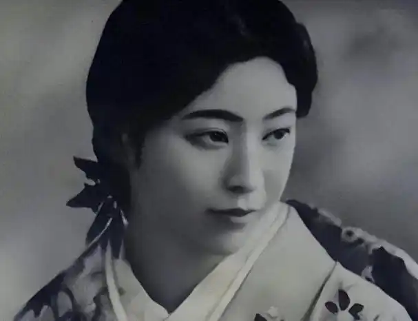 民国顶级渣女唐怡莹睡皇帝睡王爷还勾引张学良