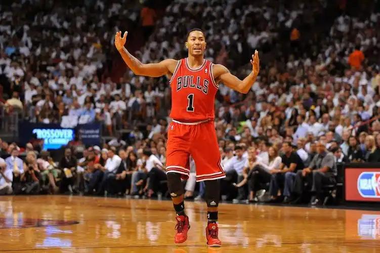 nba常规赛热火胜公牛 mvp对决詹皇完胜罗斯