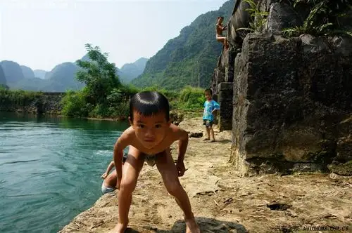 人文村童玩跳水