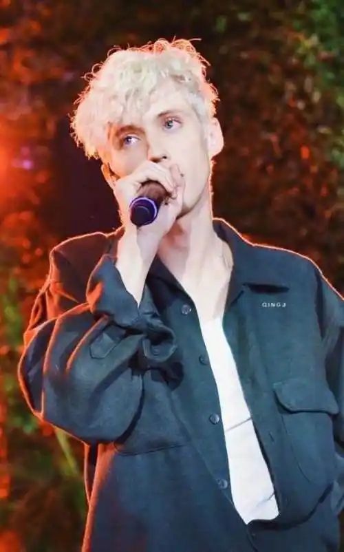 troye sivan. dear. love you so much.
