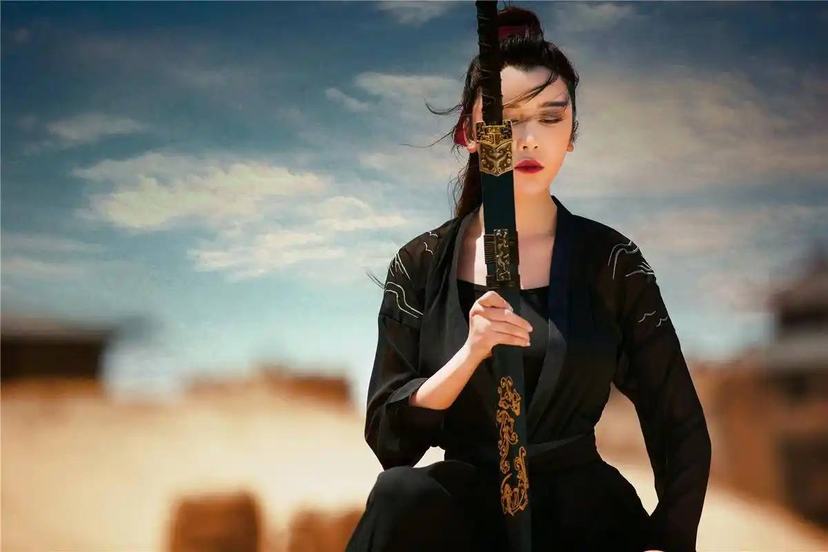 侍宣如侠女写真照曝光 影视剧中多次饰演女侠角色