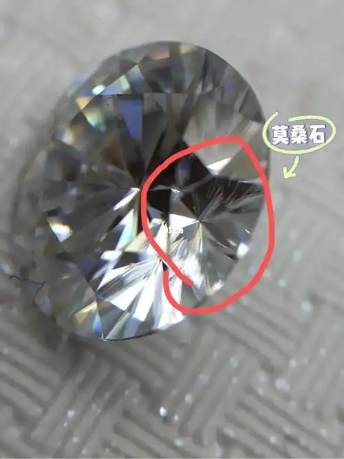 两张图莫桑石和钻石一眼辨别