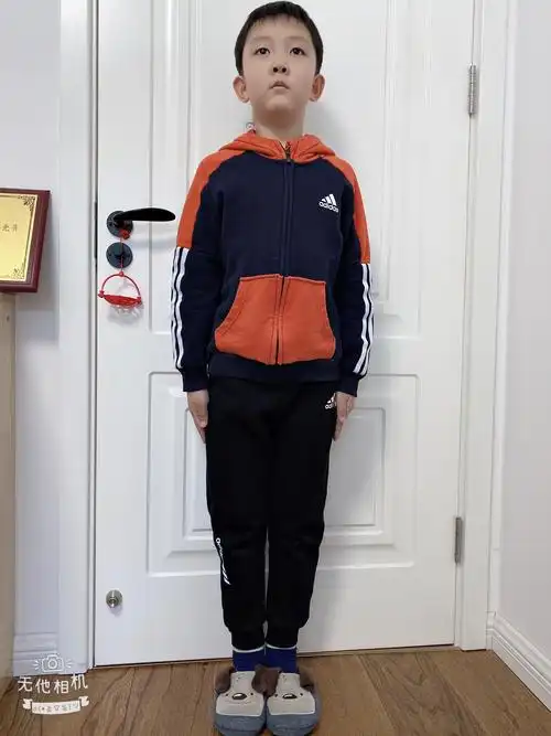 一年三班 刘思岐《我们有精神》坐姿 站姿 走姿