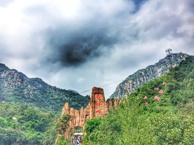 更美平谷石林峡