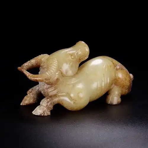 佚名和田玉卧牛