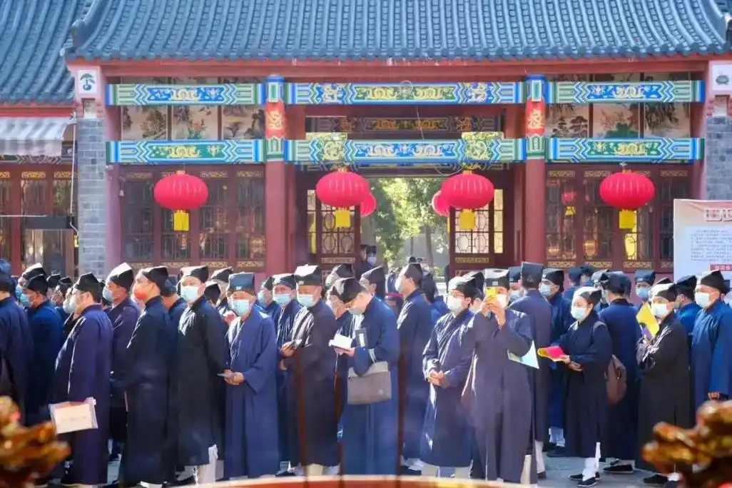 龙虎山嗣汉天师府  2022壬寅年内地正一派道士初授箓活动, - 抖音