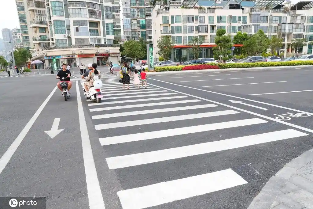 厦门"人车分流斑马线",人车分离双向通行