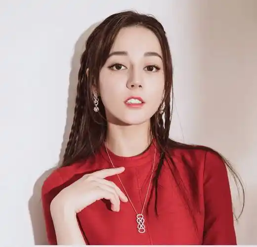 新疆出生的4位女明星,每个都漂亮至极,最后一位简直是仙女_迪丽热巴