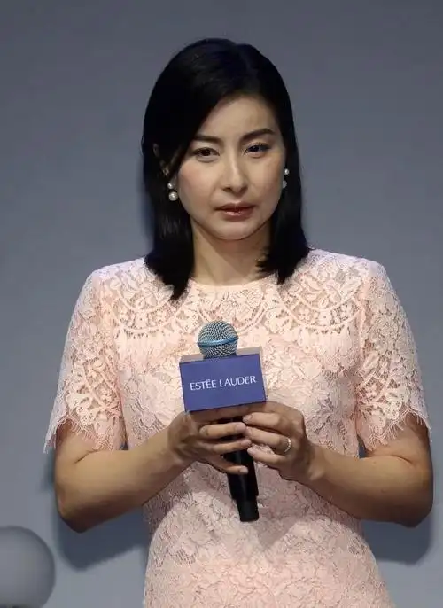 跳水女神郭晶晶美照笑起来依旧那么迷人