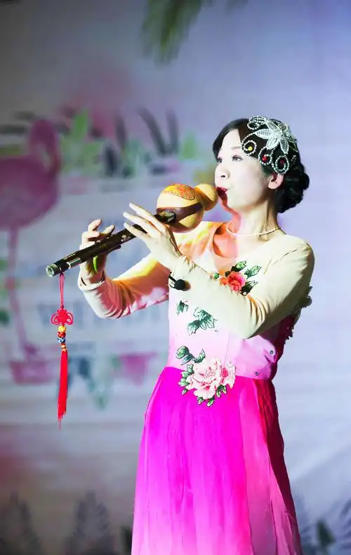 其它 京山摄影人的别样风采 这是一首经典的葫芦丝名曲,描述了傣族