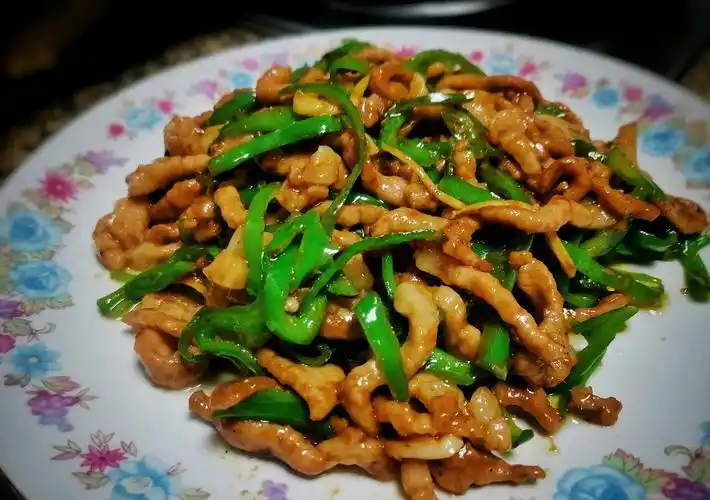 辣椒炒肉丝经典川菜简单方便成本低爱吃辣的快学起来吧