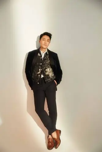 李宗翰化身光影绅士朦胧唯美间上演气质绝杀