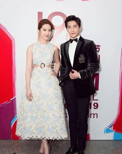 热巴杨洋粉丝开撕不为番位为身高