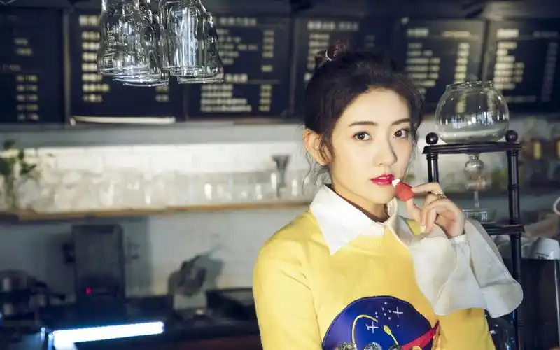 梁洁可爱俏皮写真图片桌面壁纸