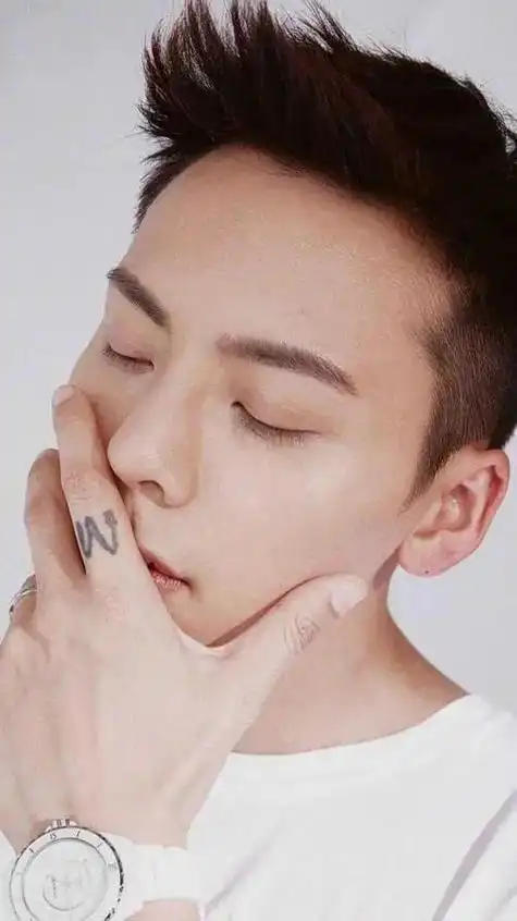 明星的纹身图案大全(盘点5位有纹身的明星)(5)