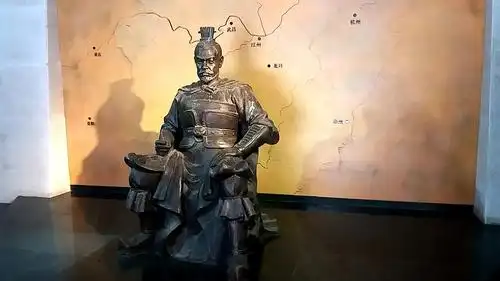 陈友谅纪念馆进门的陈友谅像