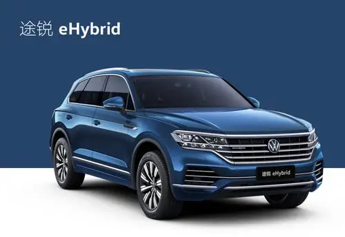 外观方面,大众途锐ehybrid的设计保持了燃油车型的设计,横幅式中网与