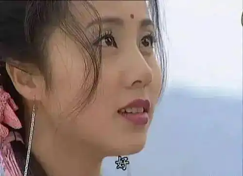 之后,她又接连饰演了《书剑恩仇录》中古灵精怪,敢爱敢恨的李沅芷.