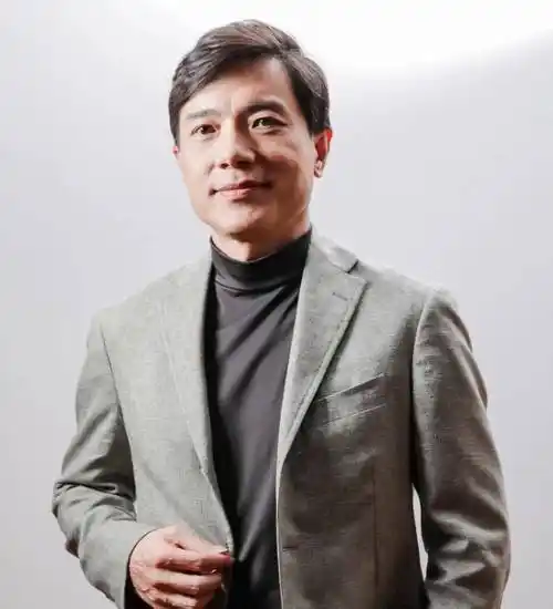 介绍称,李彦宏是中国搜索和云计算巨头百度的创始人.