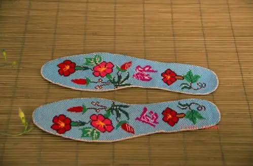 田妈妈经十二道工序全手工制作的念郎花样防滑除臭鞋垫