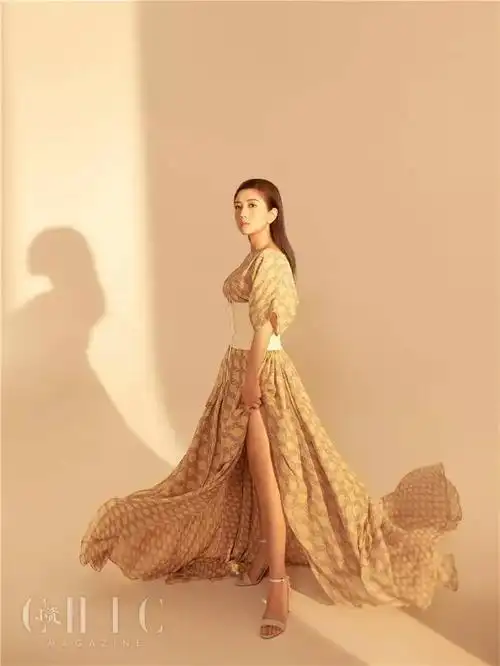 月亮女神何洁,你所不知道的性感优雅