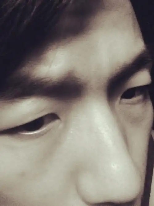 曾经有个妈妈对她的女人说,这人面相不好,瞧他那对三角眼