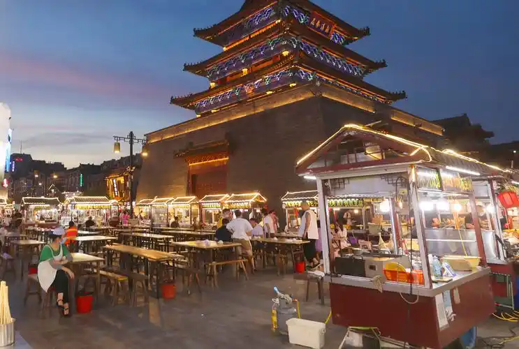 河南开封鼓楼夜市烟火气又回来了