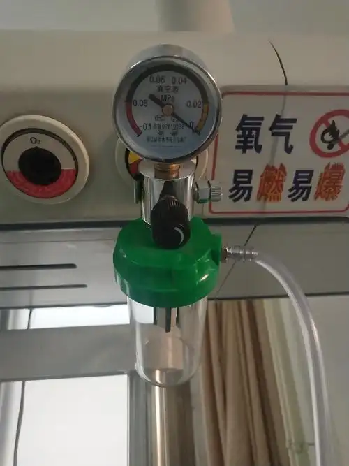 负压吸引器是通过一定方法制造其吸引头的负压状态,吸引头外的物质向