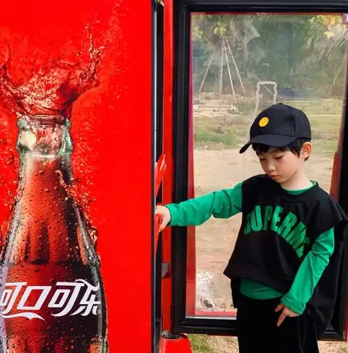 快乐拍摄的166天75可口可乐男孩75