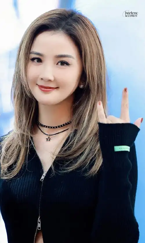 蔡卓妍阿sa饭拍