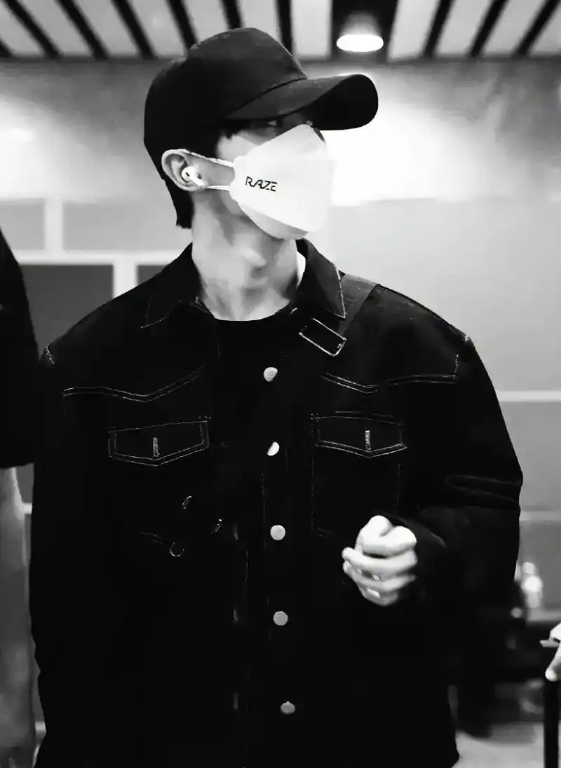 是戴上鸭舌帽就变酷拽男孩的马哥