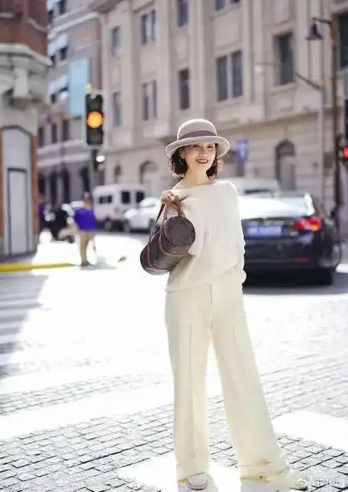 过了40岁容易"显老"的女人,瞧瞧三木妈妈穿搭,优雅减龄真洋气