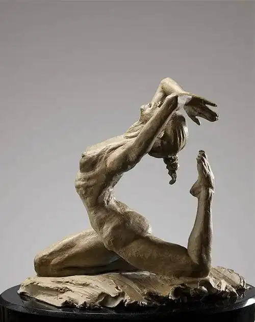 她的雕塑犹如天人之作爆红全球