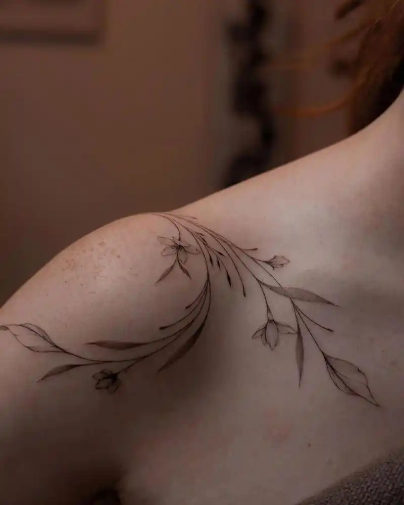 肩膀大臂唯美纹身 花唯美艺术纹身图案,女生大臂到肩膀的纹身图案