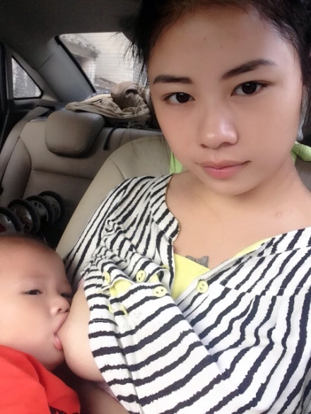 宝妈们都来秀一下你们的哺乳照吧当然不要太哦