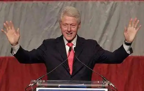 美国总统大选突现三英战吕布特朗普能否逆风翻盘