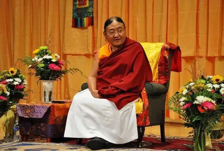 第三大惊喜萨迦法王给予「普贤行愿品」口传今晚北京时间 23:00,尊贵