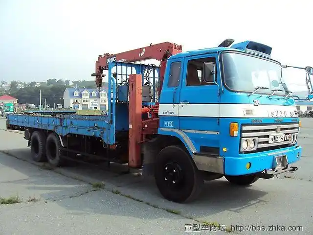 随车吊老古董,随车吊绝世绝迹,经典v10 90年代国内也有圆灯的五十