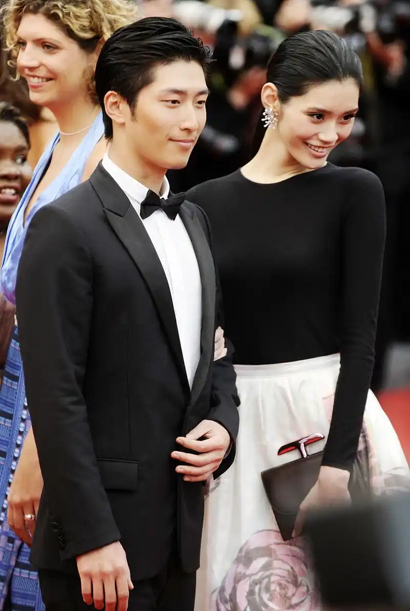 奚梦瑶再辟谣与窦骁谈过恋爱】近日,奚梦瑶再度发文辟谣与窦骁谈过