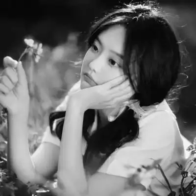 头像治愈系女生森系黑白唯美图片