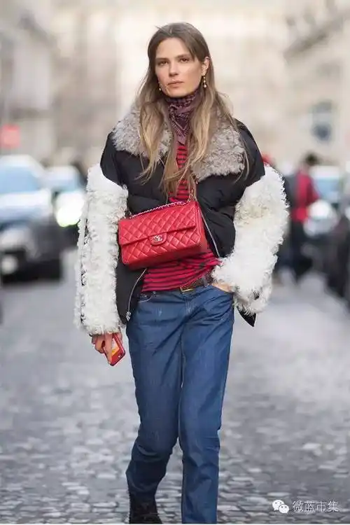斜挎包怎么背才最好看,斜挎包怎么背才好看(最时髦的斜挎包背法原来是