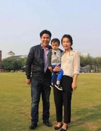 都说儿子像妈妈,但是三岁的霍中曦却是像极了霍启刚