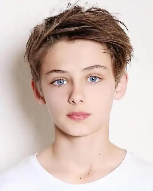 12岁靠蓝眼睛爆红,被誉为"世界第一美少年",18岁交往华裔女友|威尔