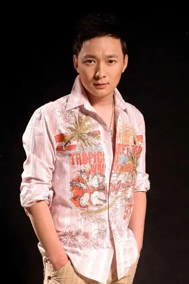 年10月28日出生于新疆维吾尔自治区乌鲁木齐市,中国内地影视男演员