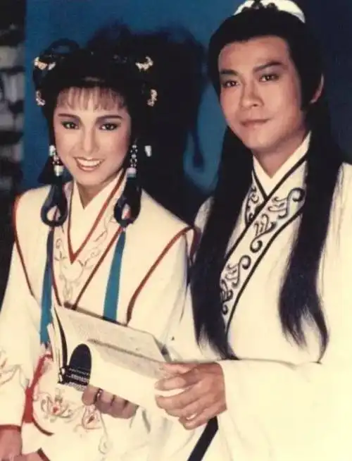 还出演了《雪山飞狐》,《绝代双骄》等等经典影视剧.