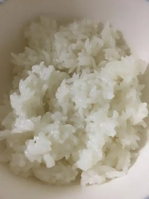 蒸熟的米饭飘着自然的香气