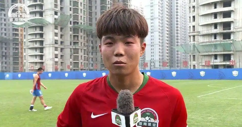 天津队不想要这名年轻球员,但李玮锋发现了他并与河南队签约
