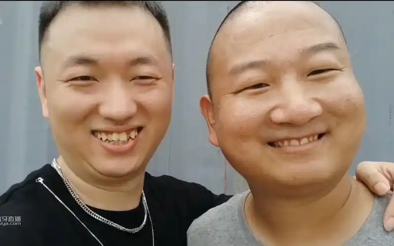 当土味之王阿giao碰上行为艺术家药酱 激情battle_哔哩哔哩 (゜-゜)つ