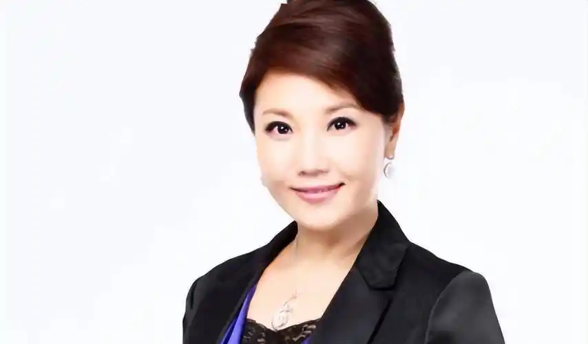 人徐洁,不想为家庭放弃事业,从年轻到老都漂亮_新闻_广大观众_珠江